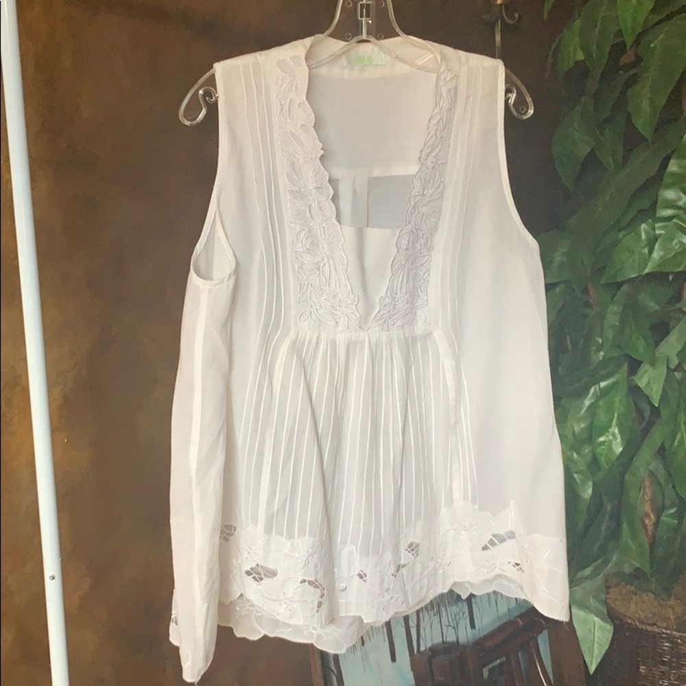 JADE White Sleeveless Detailed Blouse